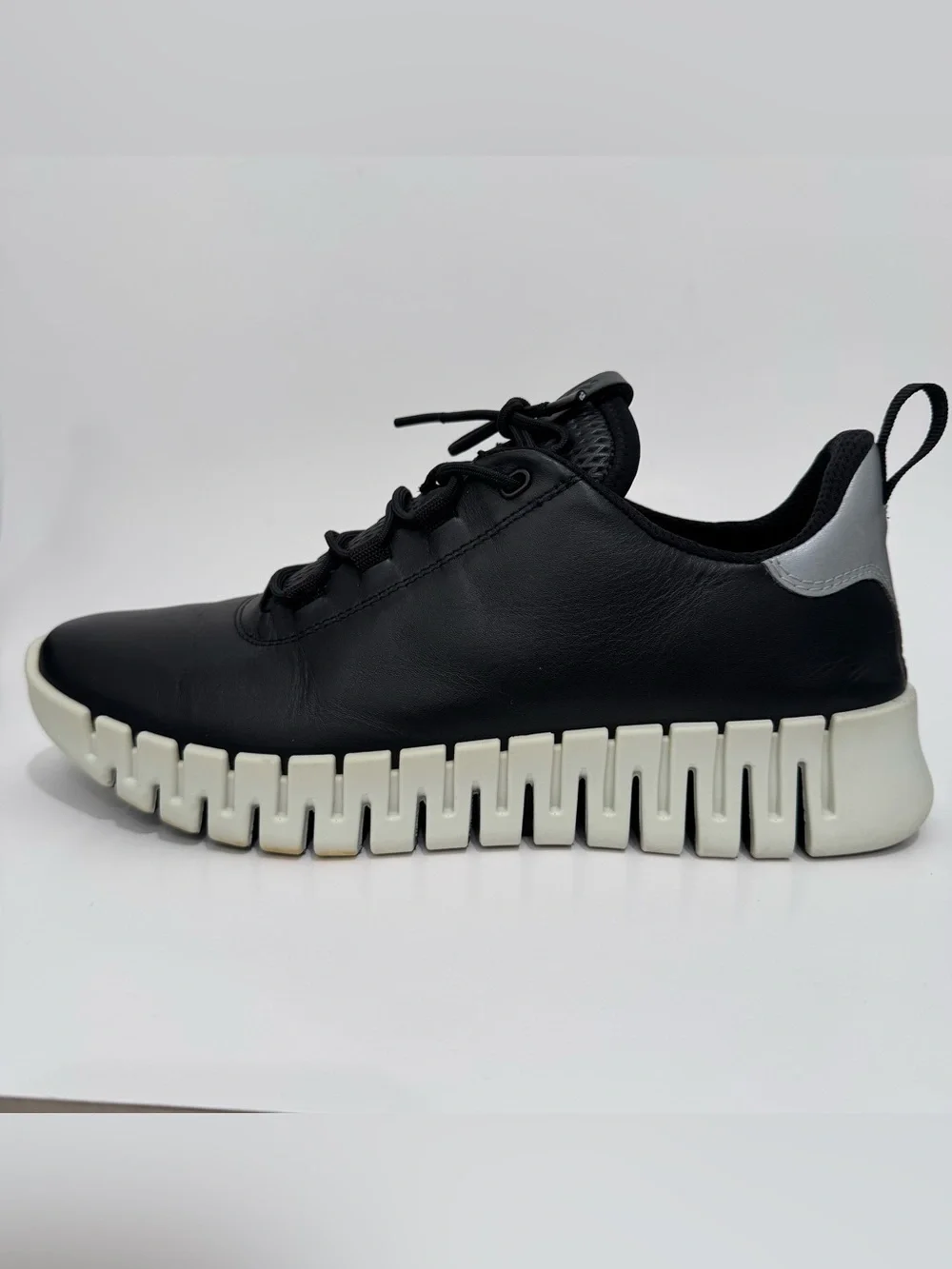 ECCO GRUUV Women's Black Leather Sneakers - EU 42 -US 11-11.5